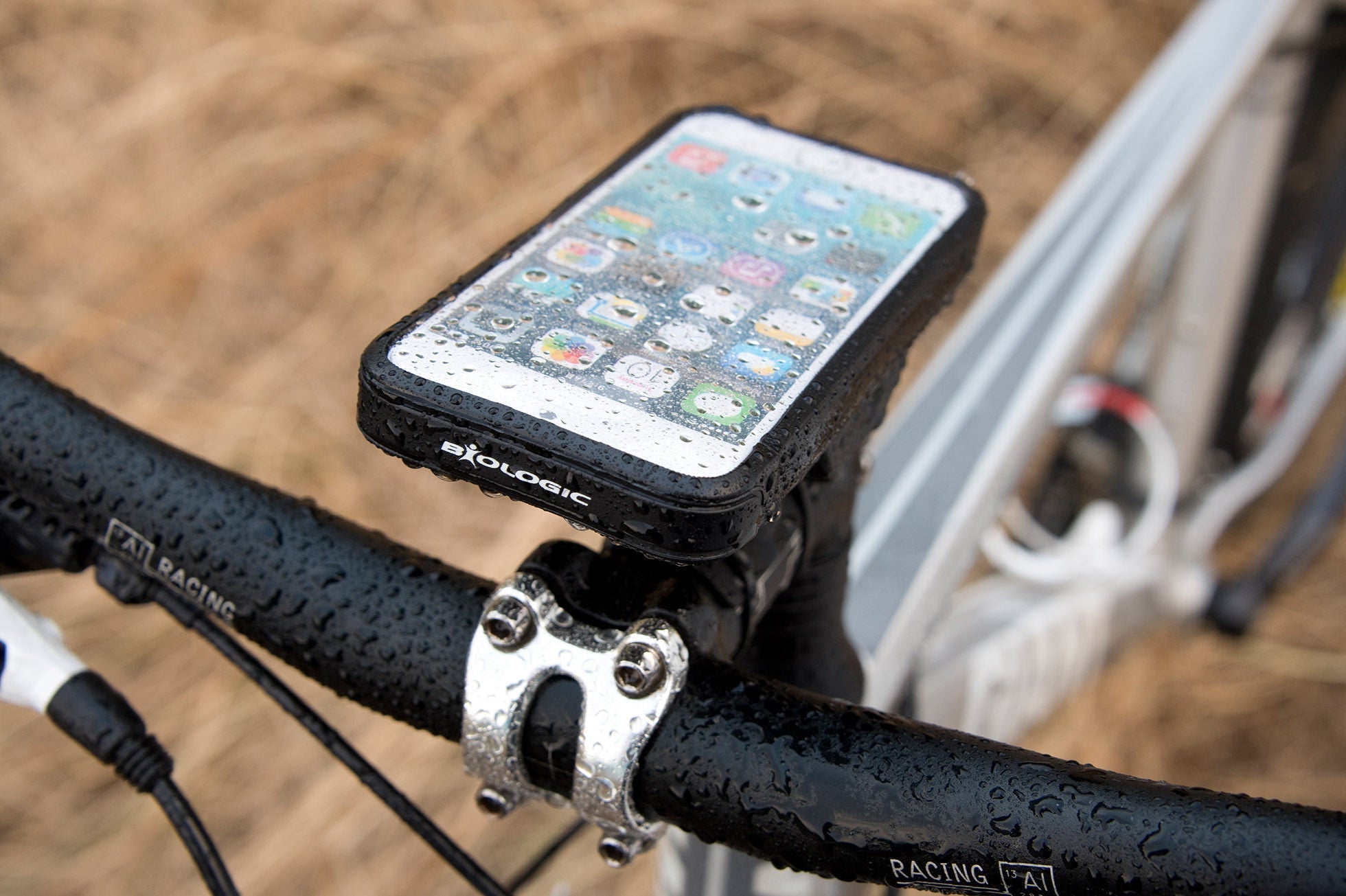 BioLogic WeatherCase - smartphone mount